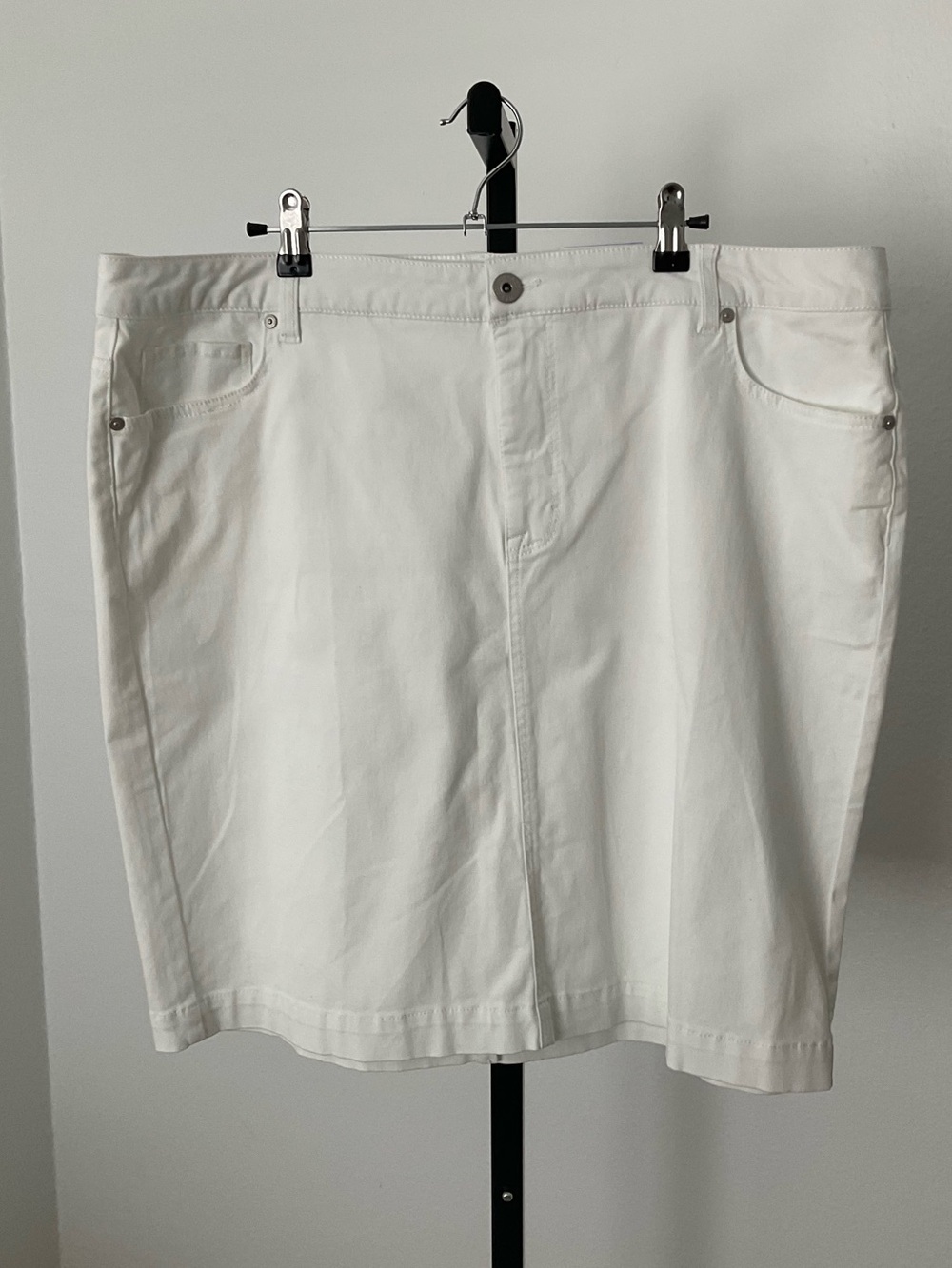 NWT Style & Co. Mid Rise Skirt In White - Picture 2 of 5